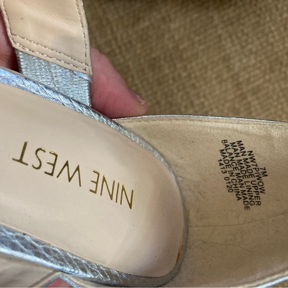 Nine West Silver Wedges Size 7 - Picture 4 of 6